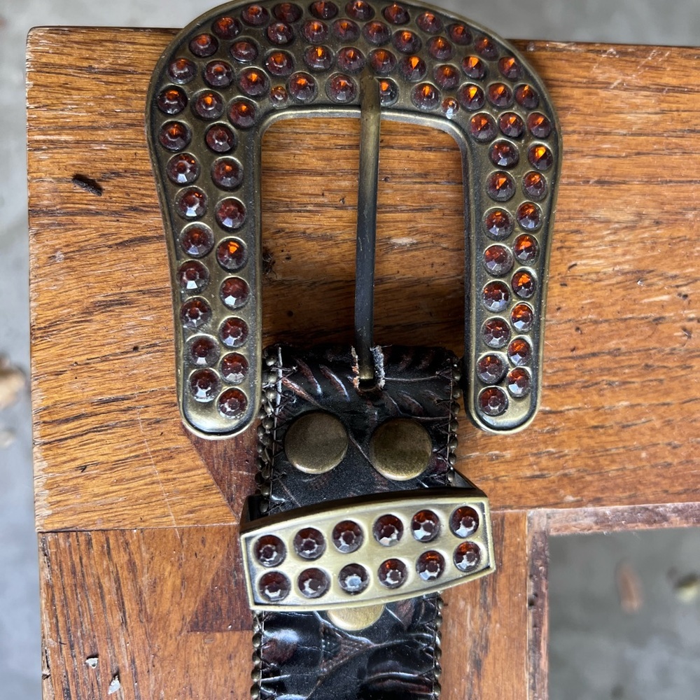 Fashion cowgirl belt with bronze crosses. Very cute!